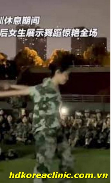 Military Girl Dance วิดีโอ Twitter ฉบับสมบูรณ์